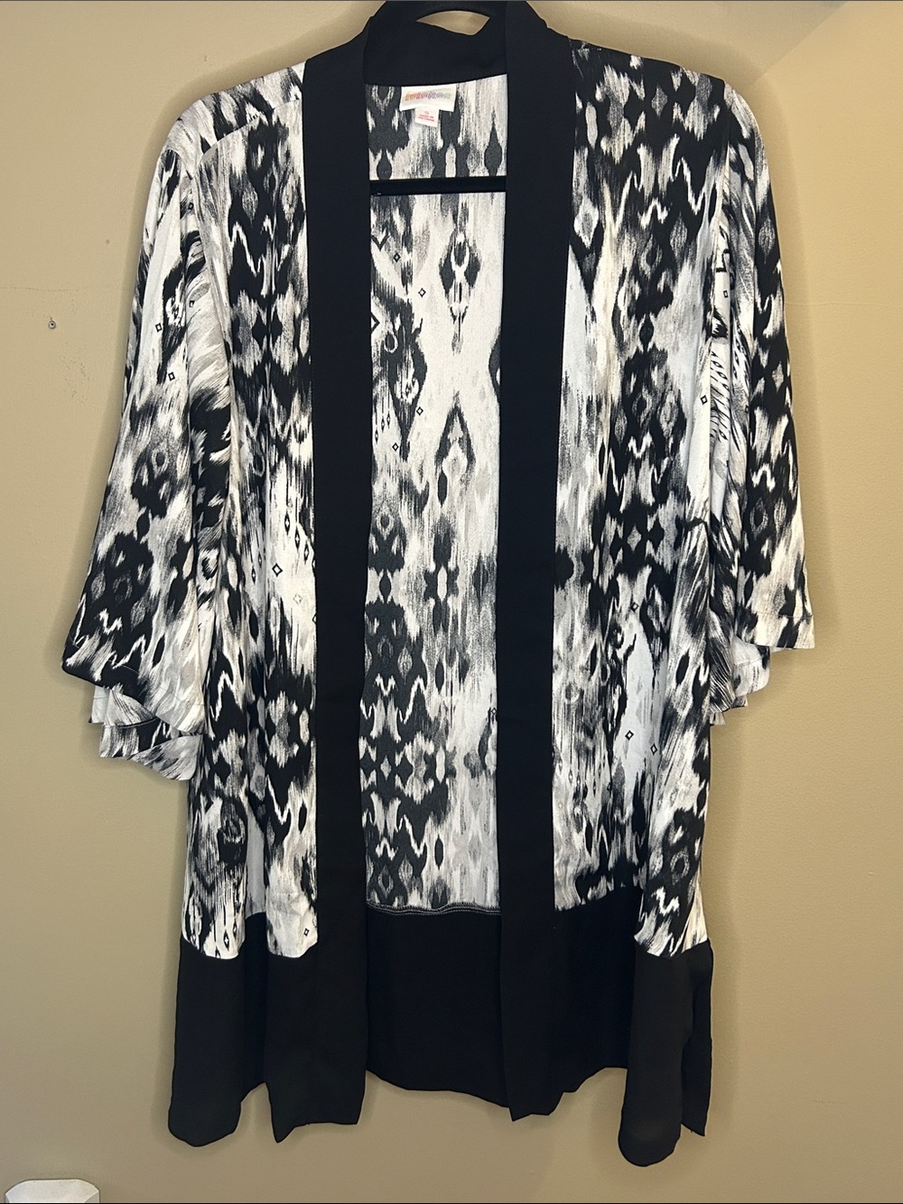 LuLaRoe Black & White Abstract Open kimono Cardigan